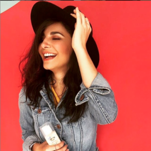 martha higareda festeja nuevo proyecto con sensual escote foto instagram deja a sus fans en suspenso