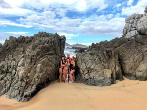 andrea legarreta presume sus vacaciones y figura de envidia en bikini cabo san lucas