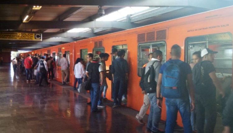 mujer vagón exclusivo metro